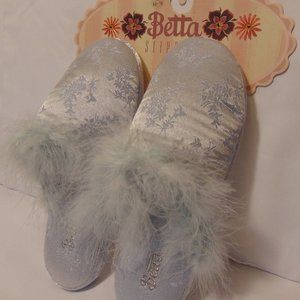 BETTA WOMEN'S SLIPPERS -  SIZE   M  (6  1/2  -  7  1/2)  -  SKY  BLUE COLOR.